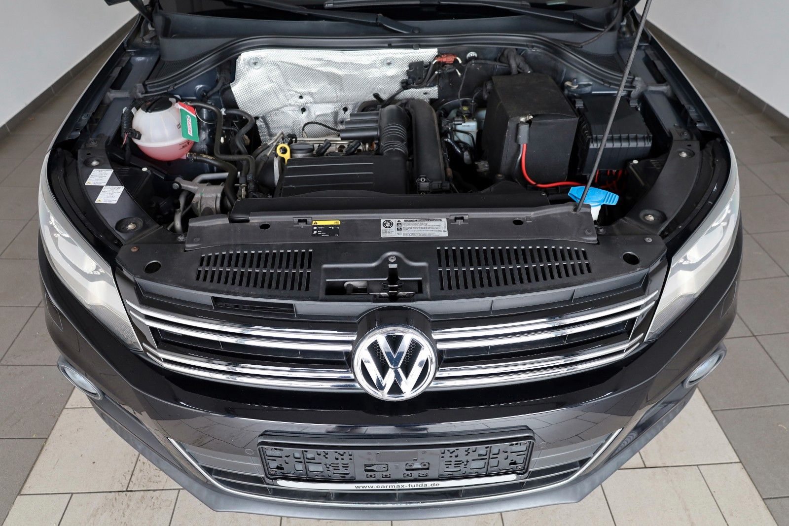 Fahrzeugabbildung Volkswagen Tiguan Sport & Style Navi,Xenon,Panorama,SH,PDC