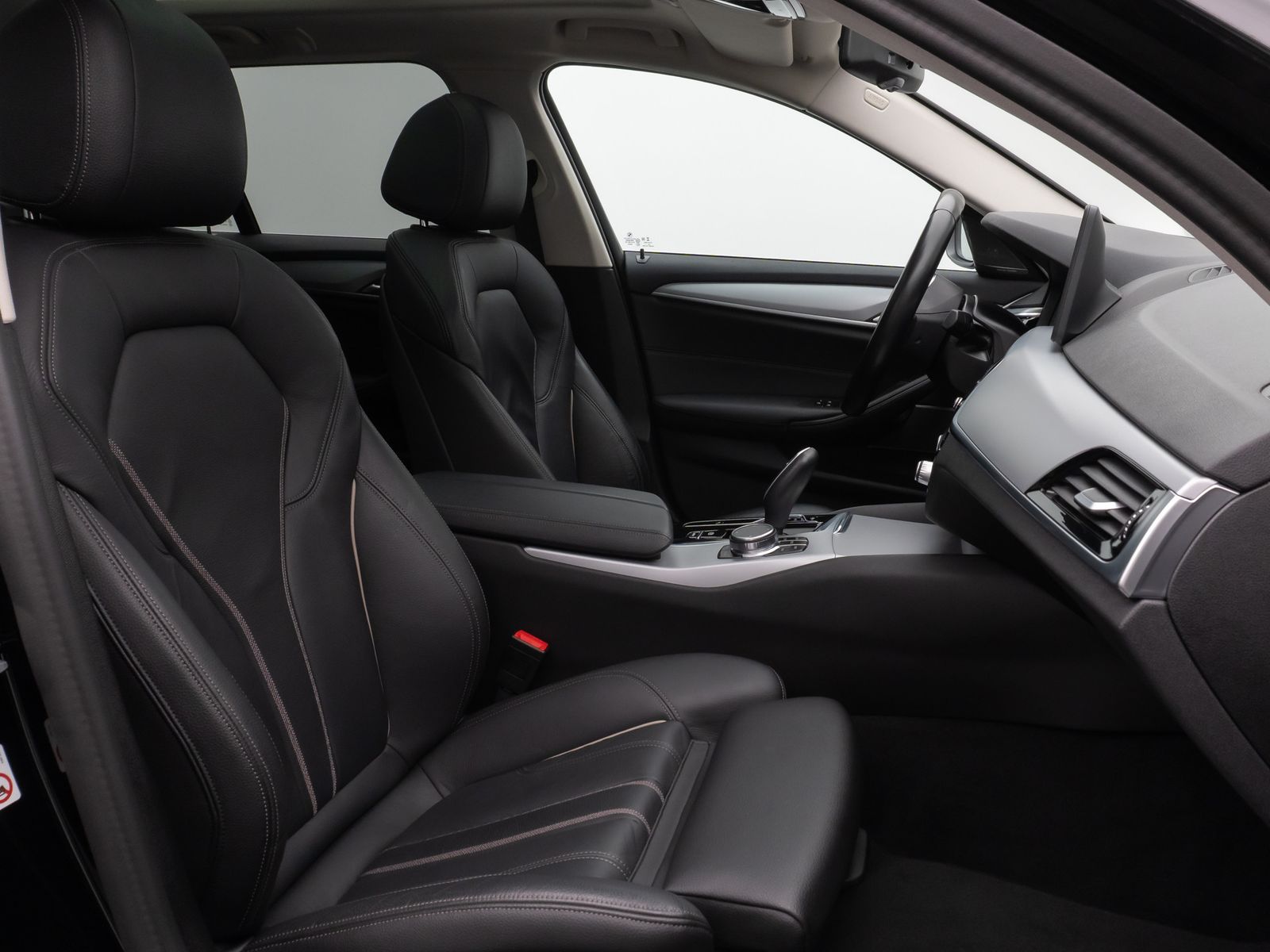 Fahrzeugabbildung BMW 520d xD Panorama Kamera HUD DAB H/K AHK Leder