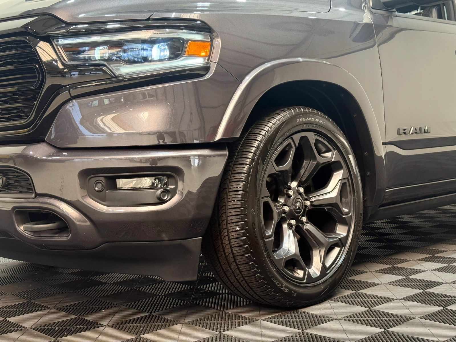 Fahrzeugabbildung Dodge RAM 1500 LIMITED NIGHT CREW CAB 4x4