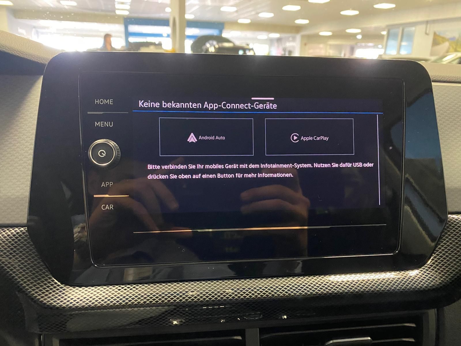 Fahrzeugabbildung Volkswagen T-Cross 1.0 TSI Life+APP+ACC+TOTWINKEL+KAMERA+++