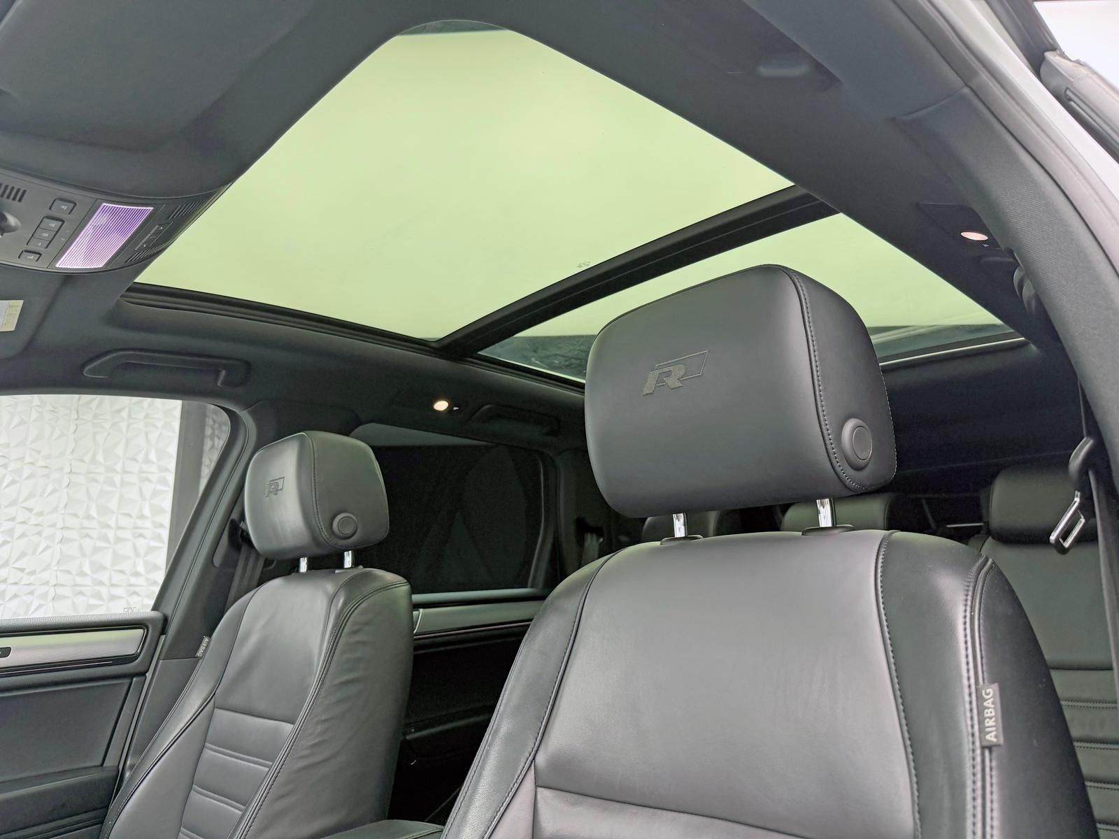 Fahrzeugabbildung Volkswagen 3.0TDI R-LINE/LUFT/4MOTION/PANO/AHK/360°/TR-TECH