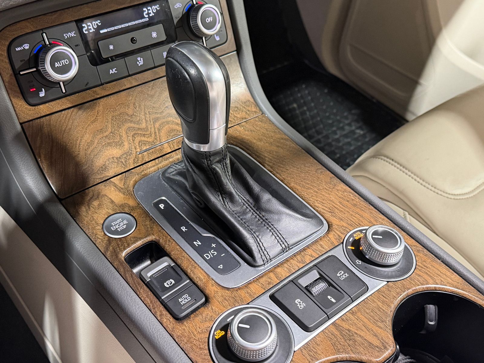 Fahrzeugabbildung Volkswagen Touareg V8 TDI /PANO7MEMORY/360°KAM/DYNAUDIO