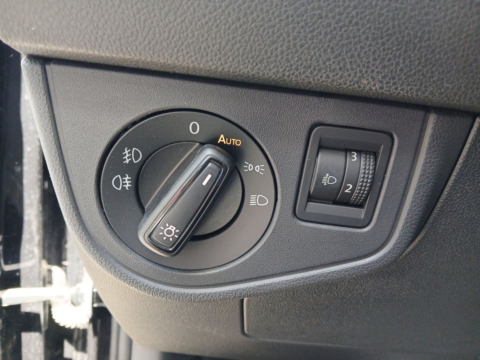 Fahrzeugabbildung Volkswagen Polo Comfortline 1.0 TSI Navi Klima PDC SH