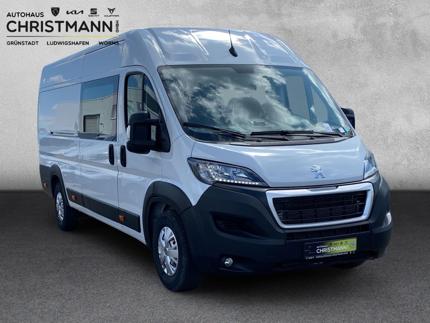 Fahrzeugabbildung Peugeot Boxer Kasten Hochraum 435 L4H2TwinCab BlueHDi 16