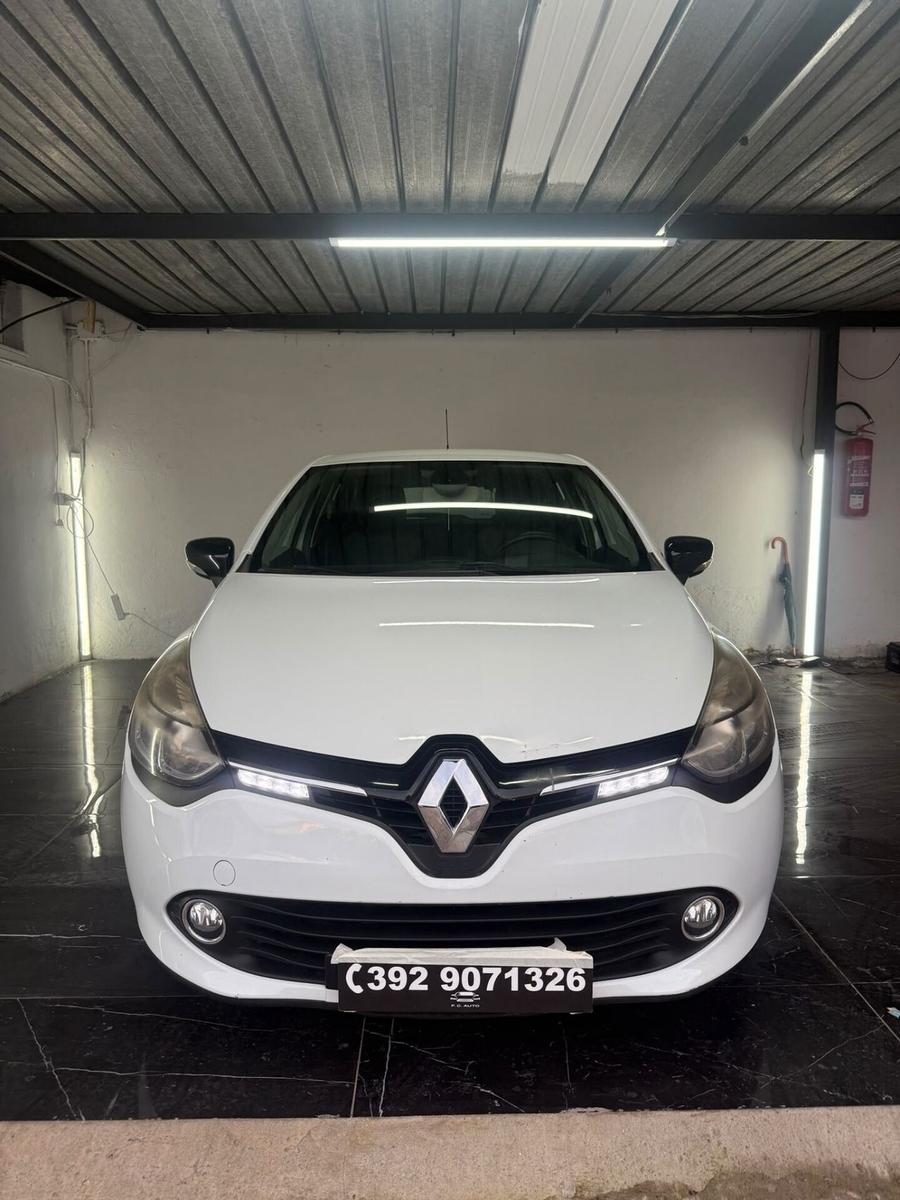 Renault Clio 2015 — rear view