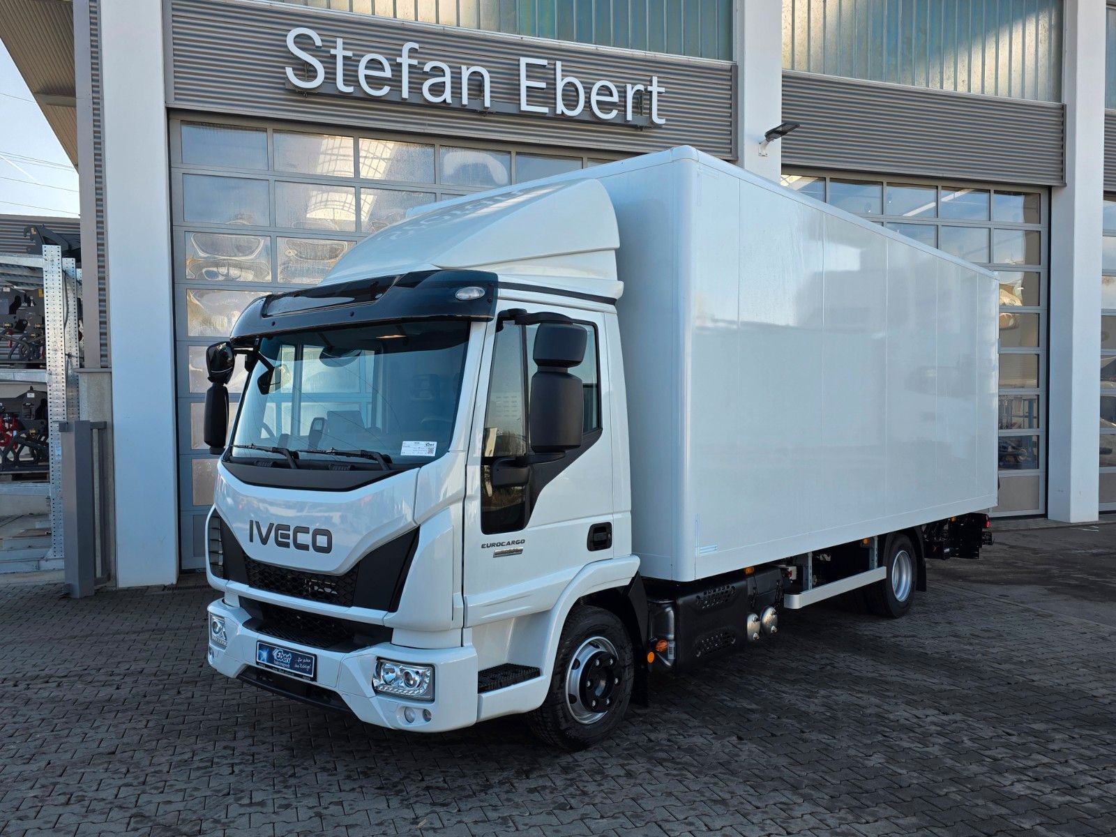 Fahrzeugabbildung Iveco Eurocargo 80E21 Koffer LBW