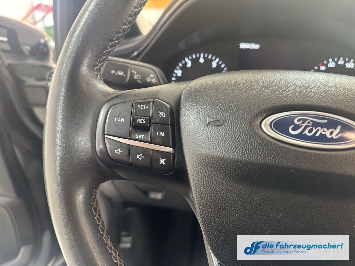 Fahrzeugabbildung Ford Fiesta Titanium Navi LED Blendfreies Fernl. Kurv