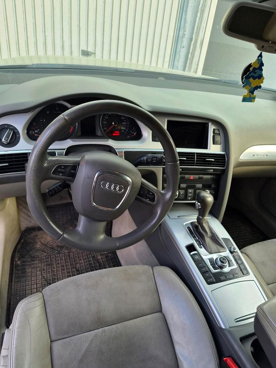 Audi Quattro 2011 — photo 9