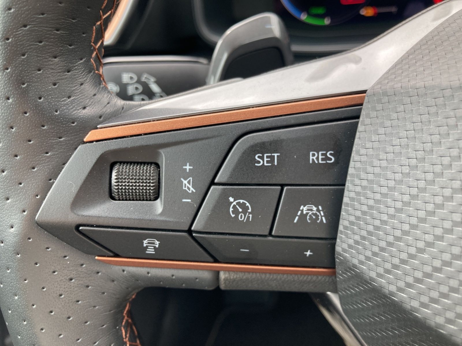 Fahrzeugabbildung CUPRA Formentor e-Hybrid DSG LED AHK ACC RFK SH 18"