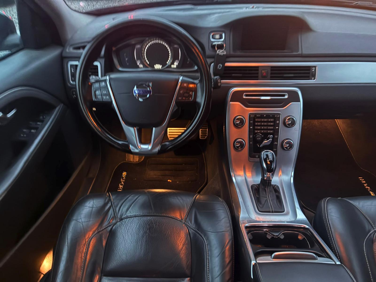 Volvo V70 2015 — фото 17
