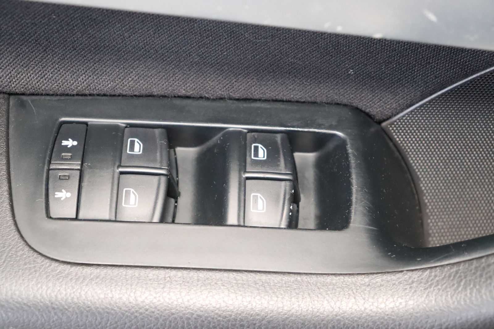 Fahrzeugabbildung Audi A6 2.0 TDI multitronic Avant * Xenon * AHK * PDC