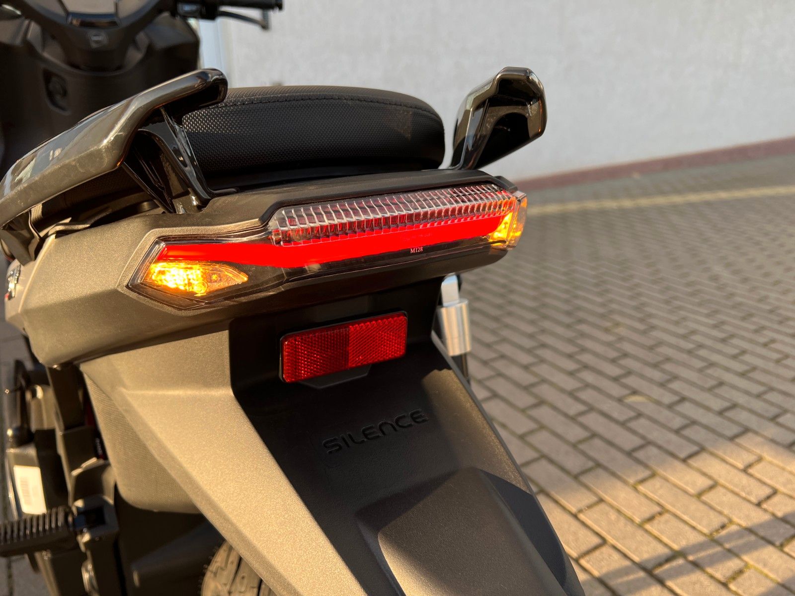 Fahrzeugabbildung Silence S01 Plus Connect Grey L3e