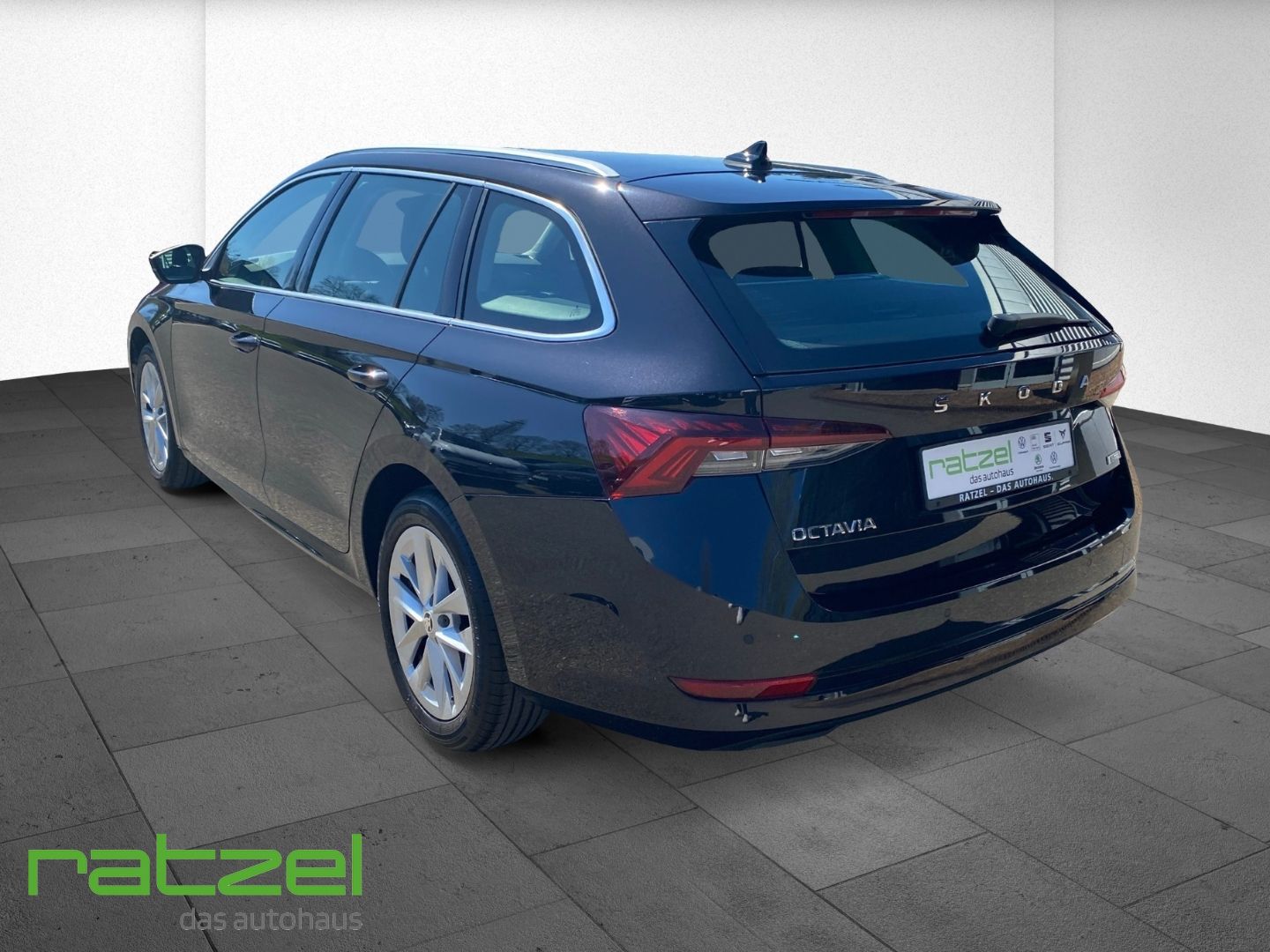 Fahrzeugabbildung SKODA Octavia e-TEC Combi Style 1.0 TSI Navi Digitales