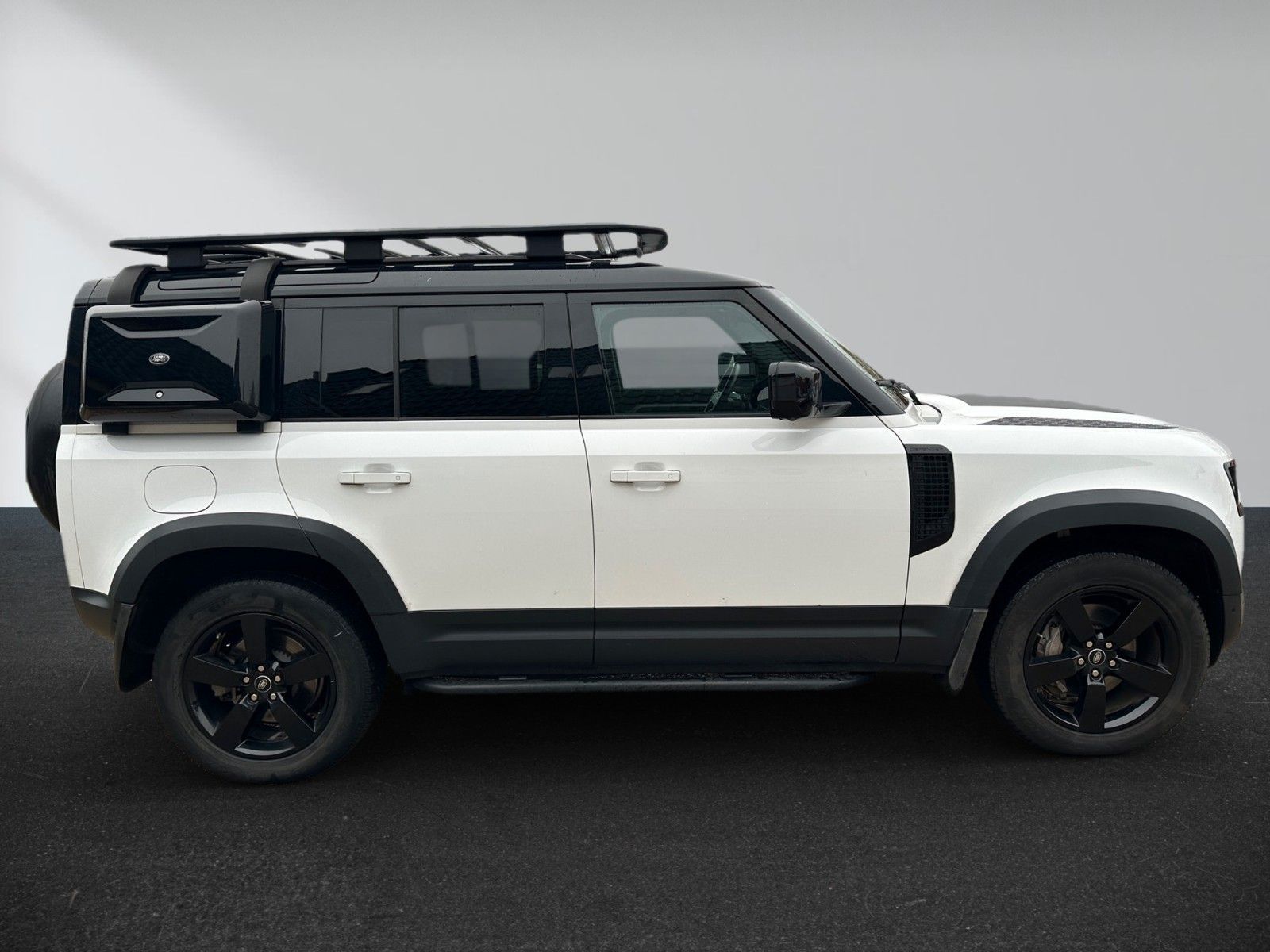 Land Rover Defender 110 D300 HSE – Bild 3