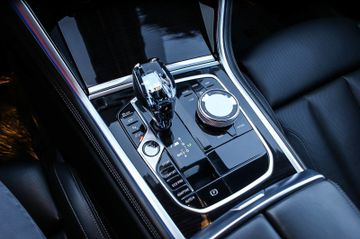 Fahrzeugabbildung BMW M850 xDrive CARBONDACH LASER M-SPORT 360° 1HAND
