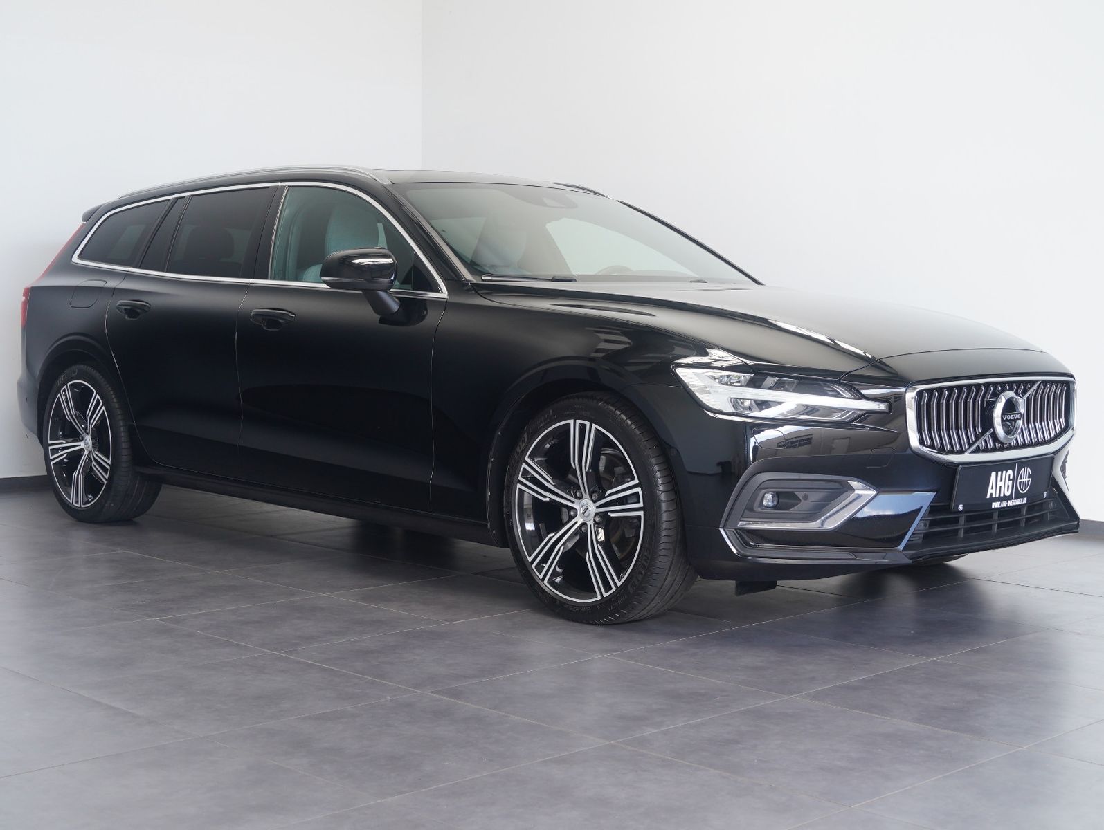 Fahrzeugabbildung Volvo V60 Kombi B4 B Plus Bright LED/PANO/LM19"/360°