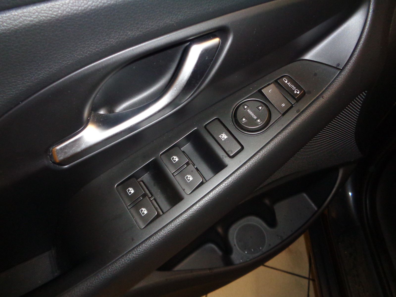 Fahrzeugabbildung Hyundai i30 Fastback  Mild-Hybrid / LED / NAVI / 8-FACH