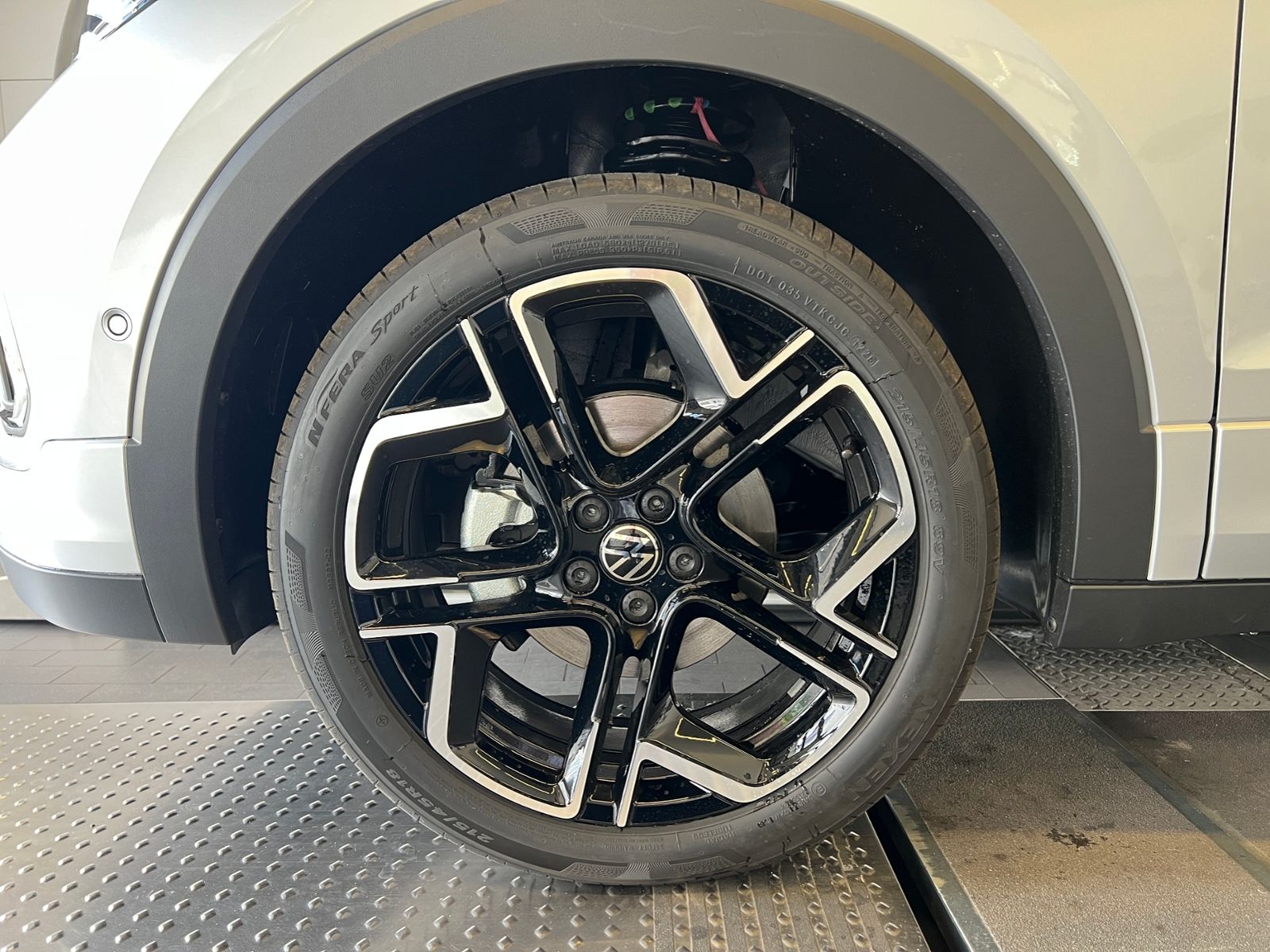 Fahrzeugabbildung Volkswagen T-Cross R-Line 1.5 TSI DSG *AHK, IQ.LIGHT, ACC,