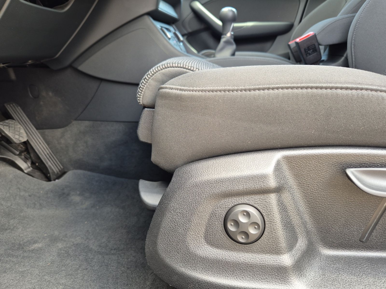 Fahrzeugabbildung Audi Q3 1.4 TFSI Sport AZV, Navi, Xenon