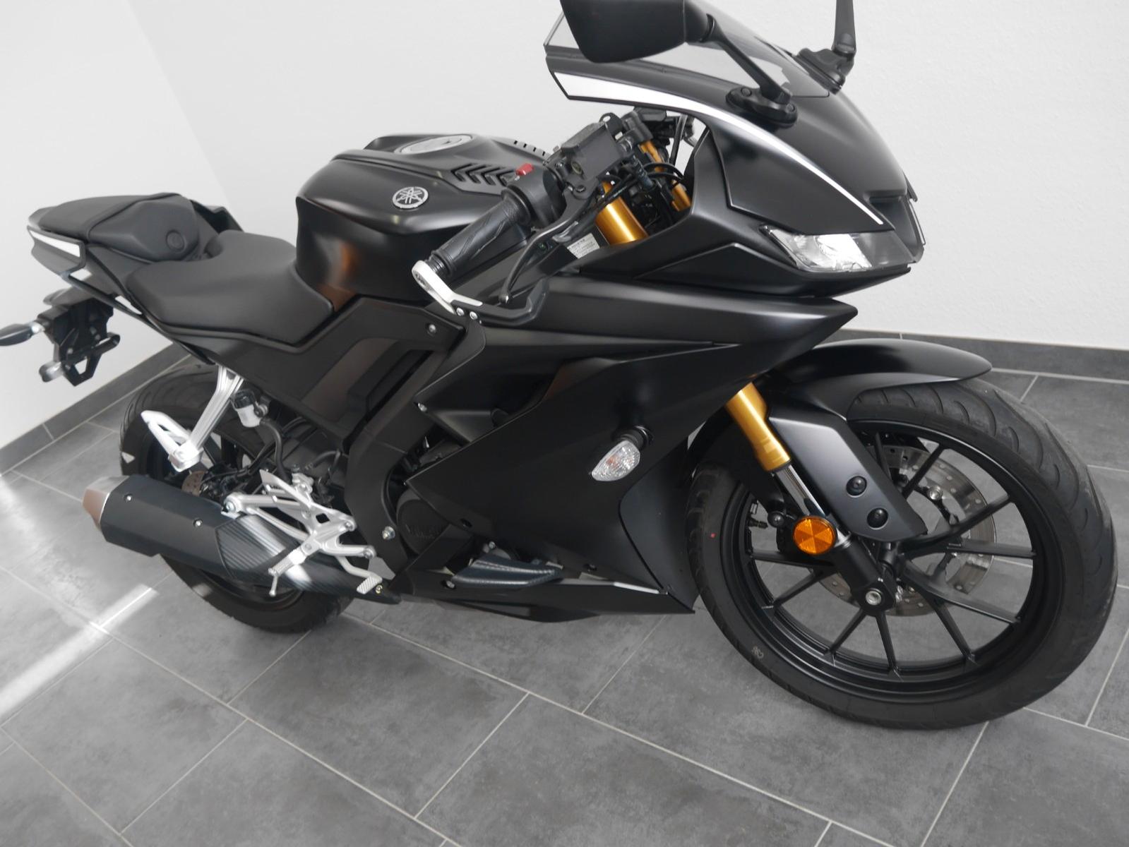 Yamaha YZF R 125 // 7000KM // Matt Schwarz