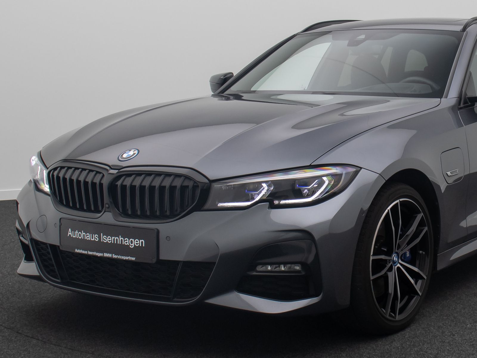 Fahrzeugabbildung BMW 330e M Sport Laser DAB HUD 360° Panorama AHK 19"