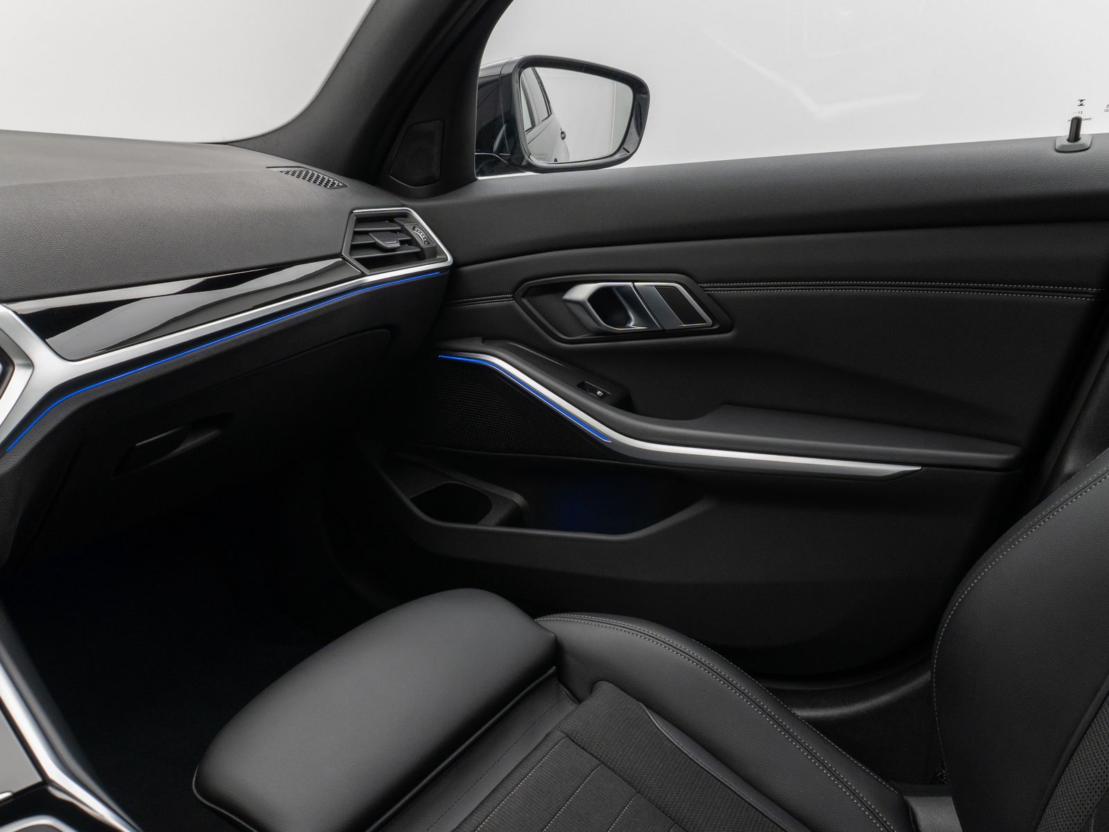 Fahrzeugabbildung BMW 330i Sport Line Kamera Lenkhz HiFi Komfort Alarm
