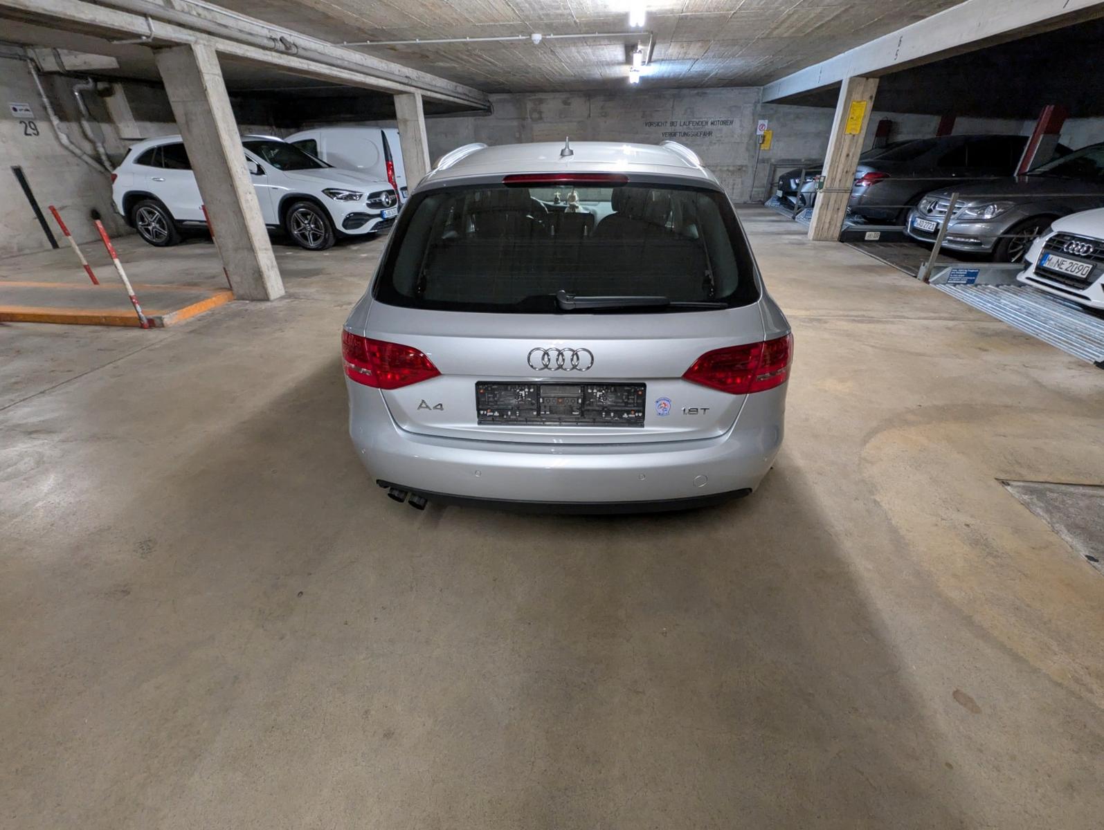 Audi A4 2009 — rear view
