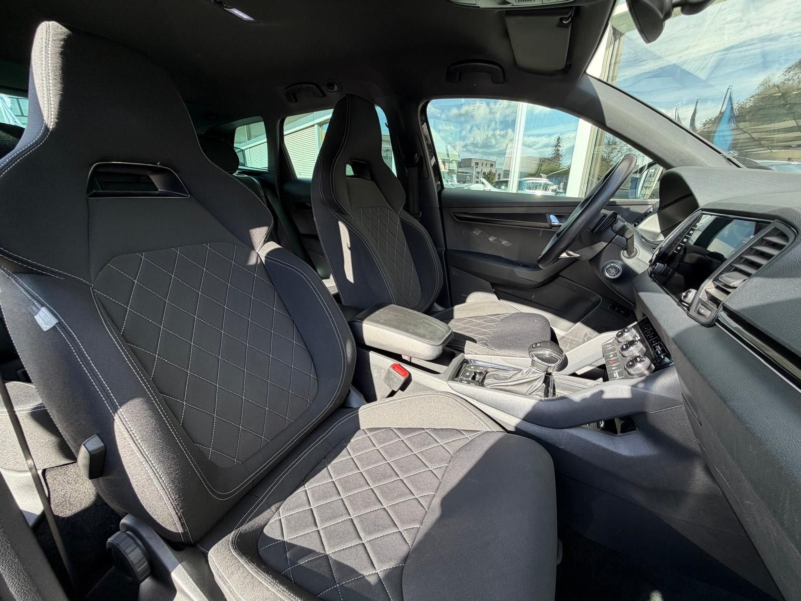 Fahrzeugabbildung SKODA Karoq 2.0TSI Sportline 4x4 DSG LED+NAVI+SHZ+TEMP