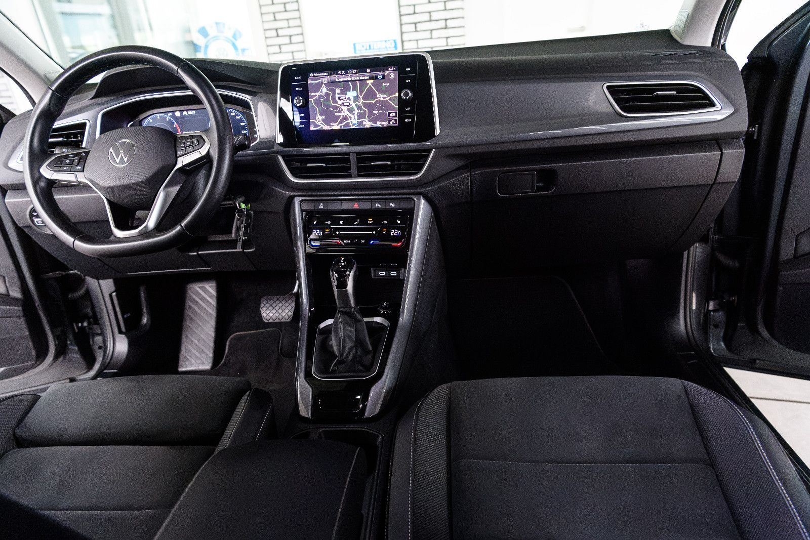 Fahrzeugabbildung Volkswagen T-Roc Style 1.5l TSI DSG +Navi +AHK +ACC +LED