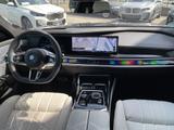 BMW i7 xDrive60 M Sport || Massage B&W TheatreScreen - BMW i7 in Duisburg