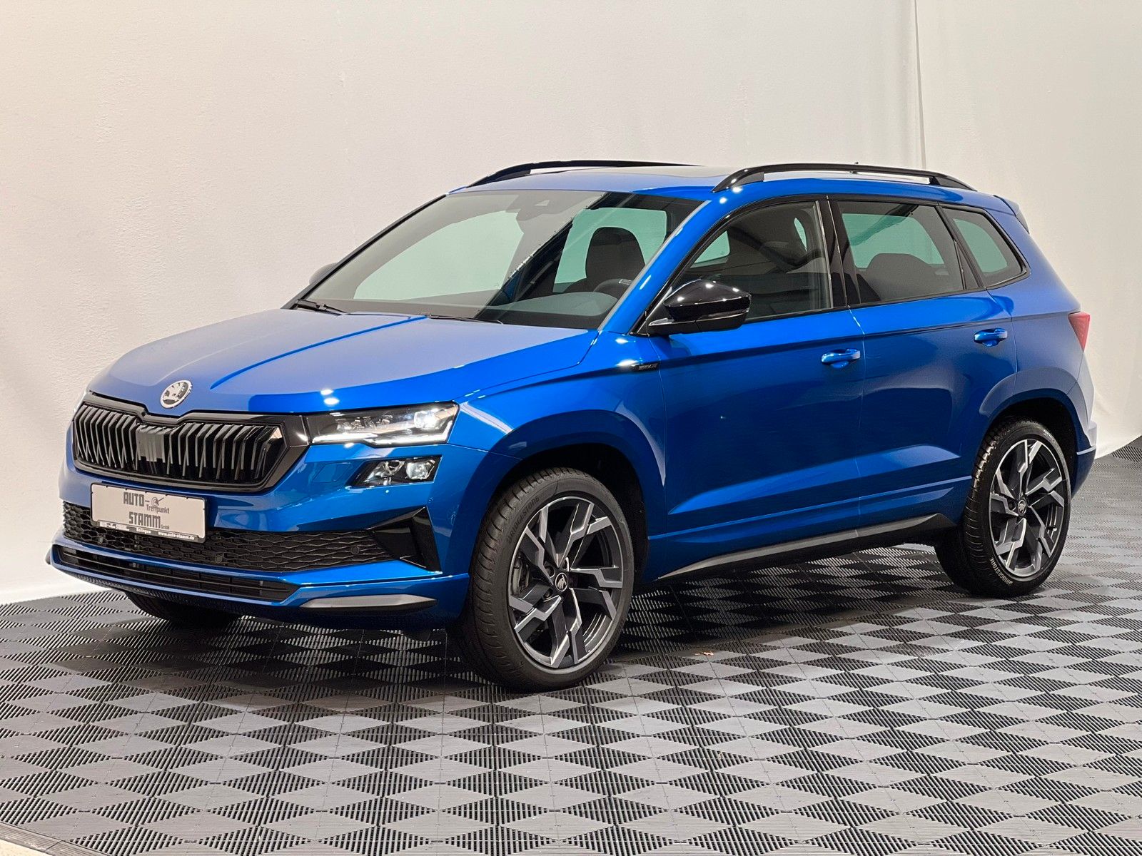 Fahrzeugabbildung SKODA Karoq Sportline 4x4 -Leder - AHK - Pano - Rfk