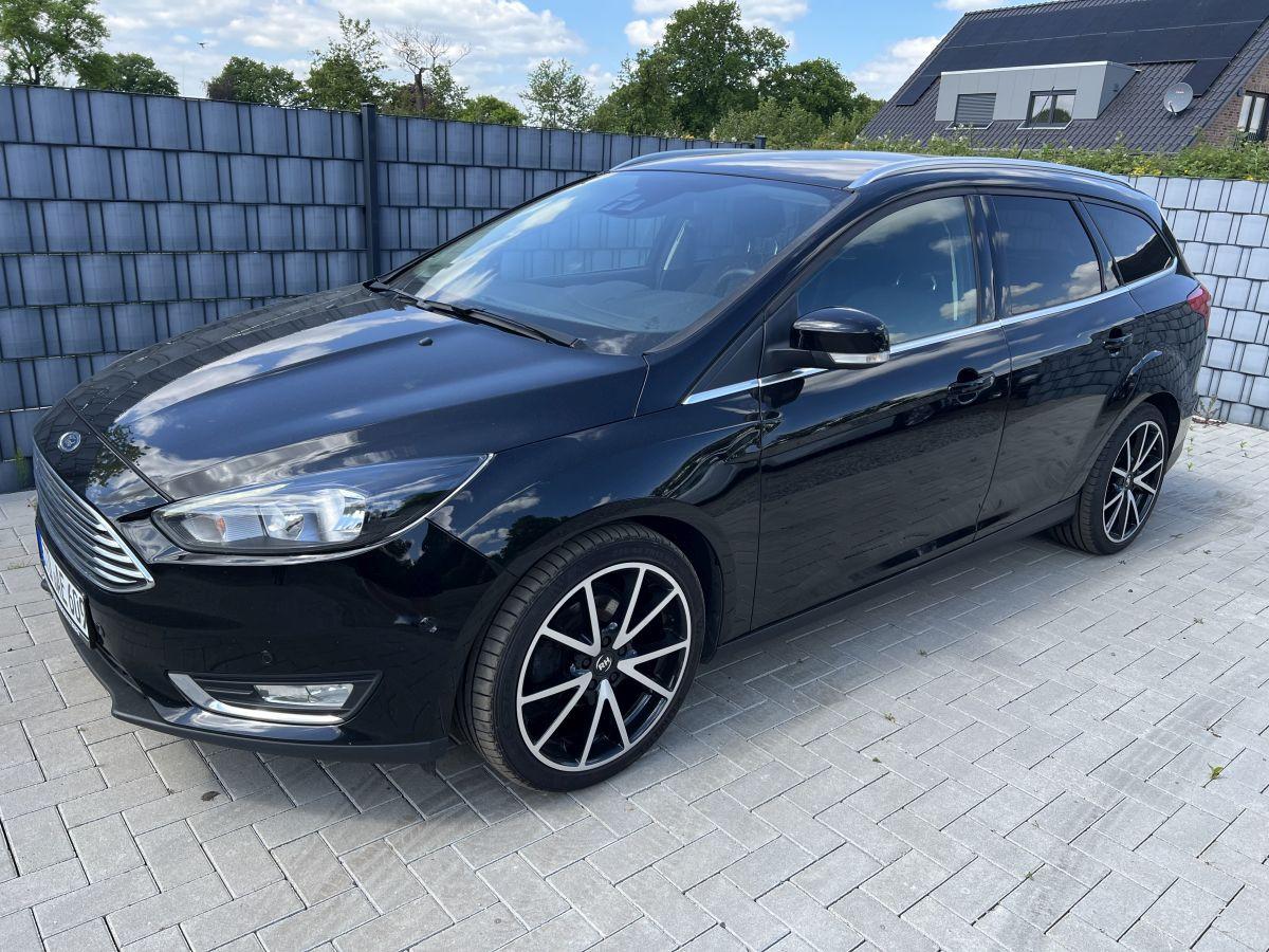 Ford Focus Turnier Titanium *Scheckheft gepflegt*