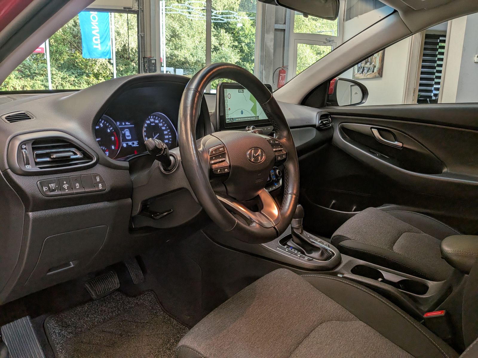 Fahrzeugabbildung Hyundai i30 1.5 T-GDI DCT Trend MHEV Cam Navi LED-Paket