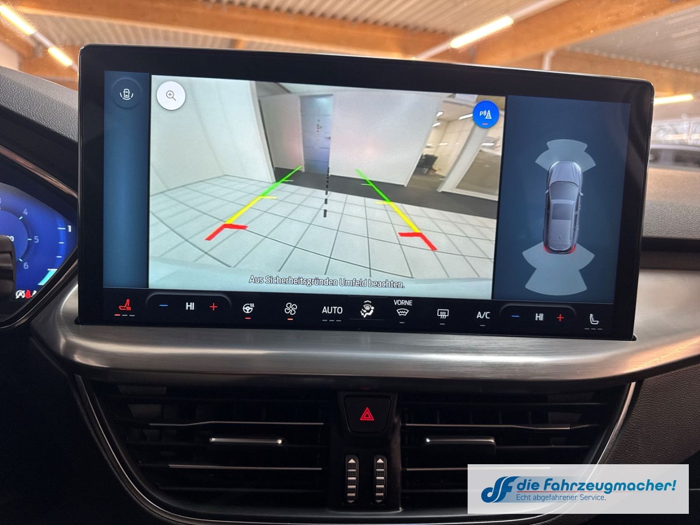 Fahrzeugabbildung Ford Focus Turnier Titanium X Navi Digitales Cockpit