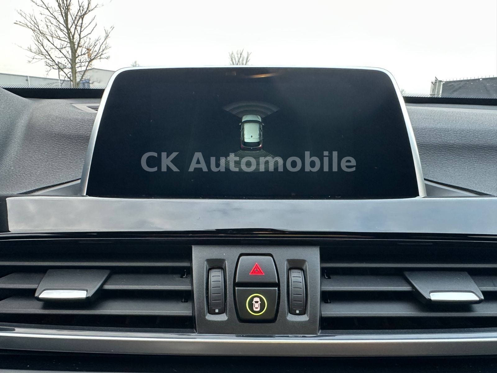 Fahrzeugabbildung BMW X1 sDrive 20i Sport-Line/Shadow-Line/Navi/LED