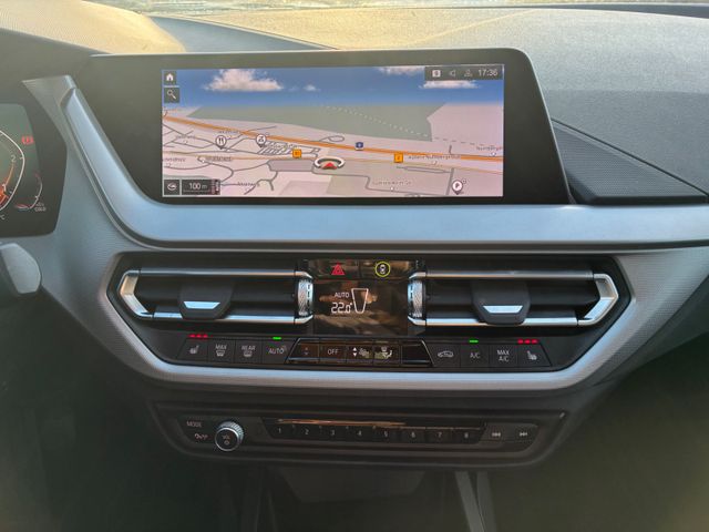 Fahrzeugabbildung BMW 218d Gran Coupé >NAV/AHK/LED/18Zoll Alu<