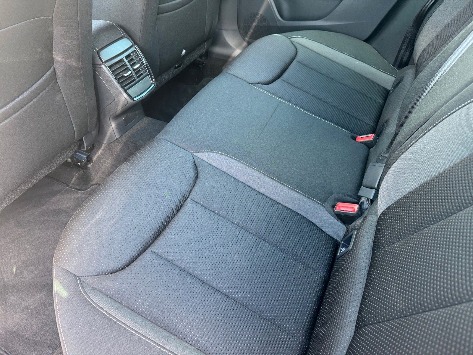 Fahrzeugabbildung SKODA Kamiq Ambition Tour 1.5 TSI
