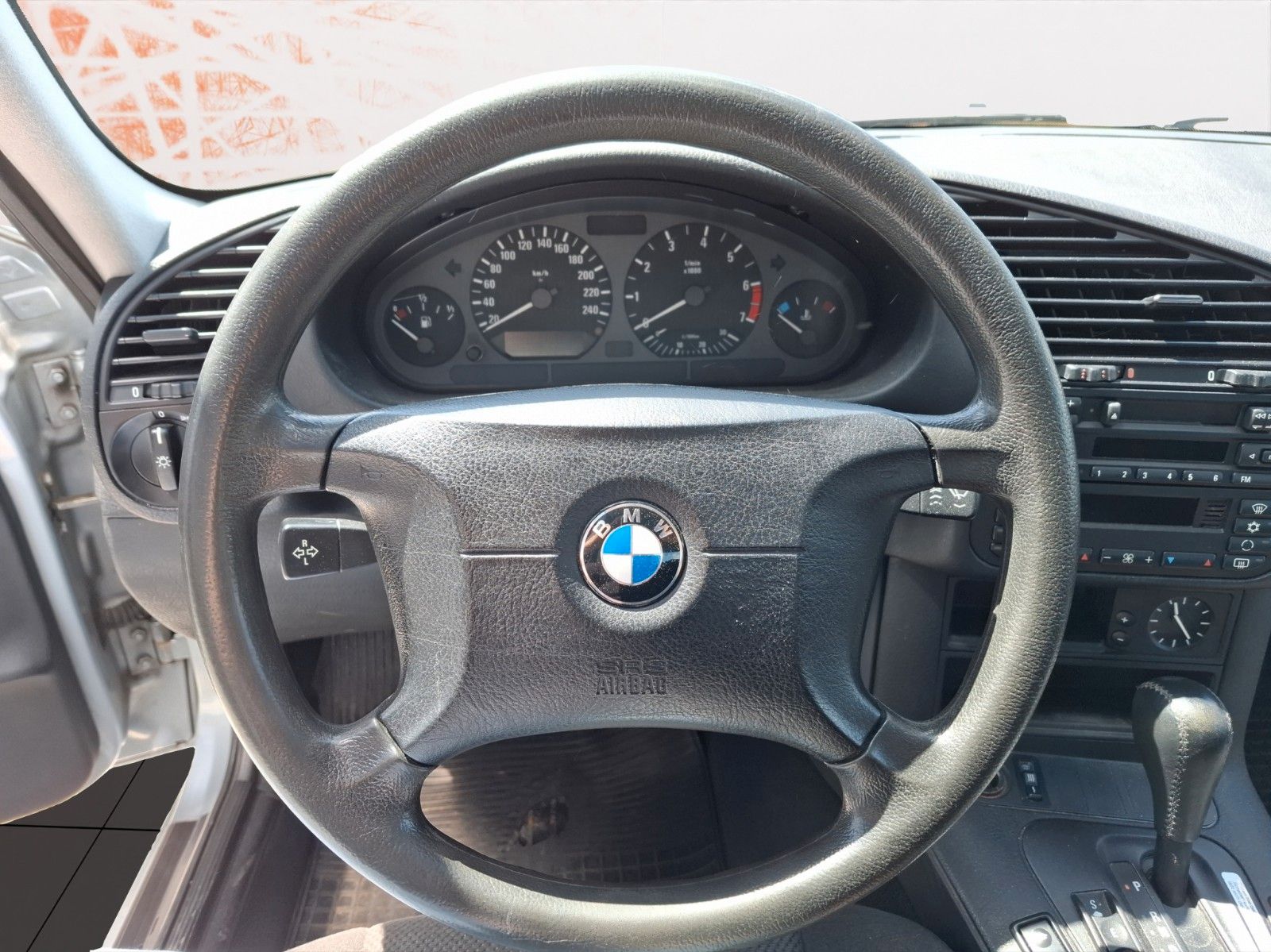 Fahrzeugabbildung BMW 318 ! Schiebedach ! SHZ ! PDC ! TÜV 05/26