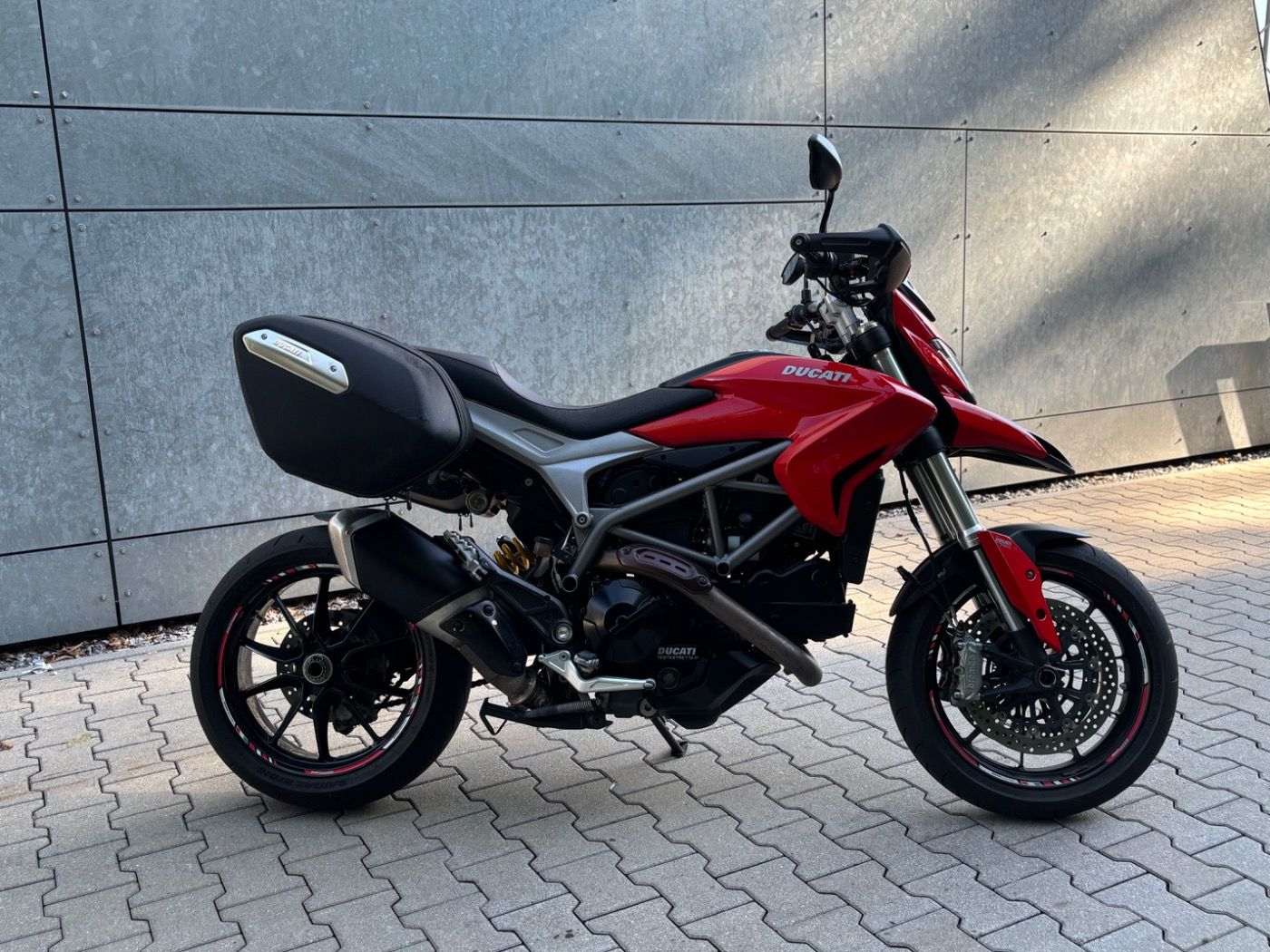 Fahrzeugabbildung Ducati Hyperstrada 821