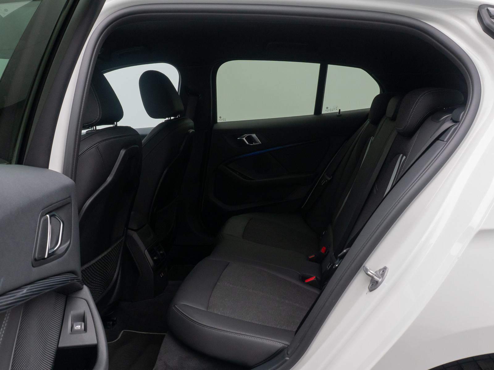 Fahrzeugabbildung BMW 118i Sport Line LED Navi DAB Tempomat