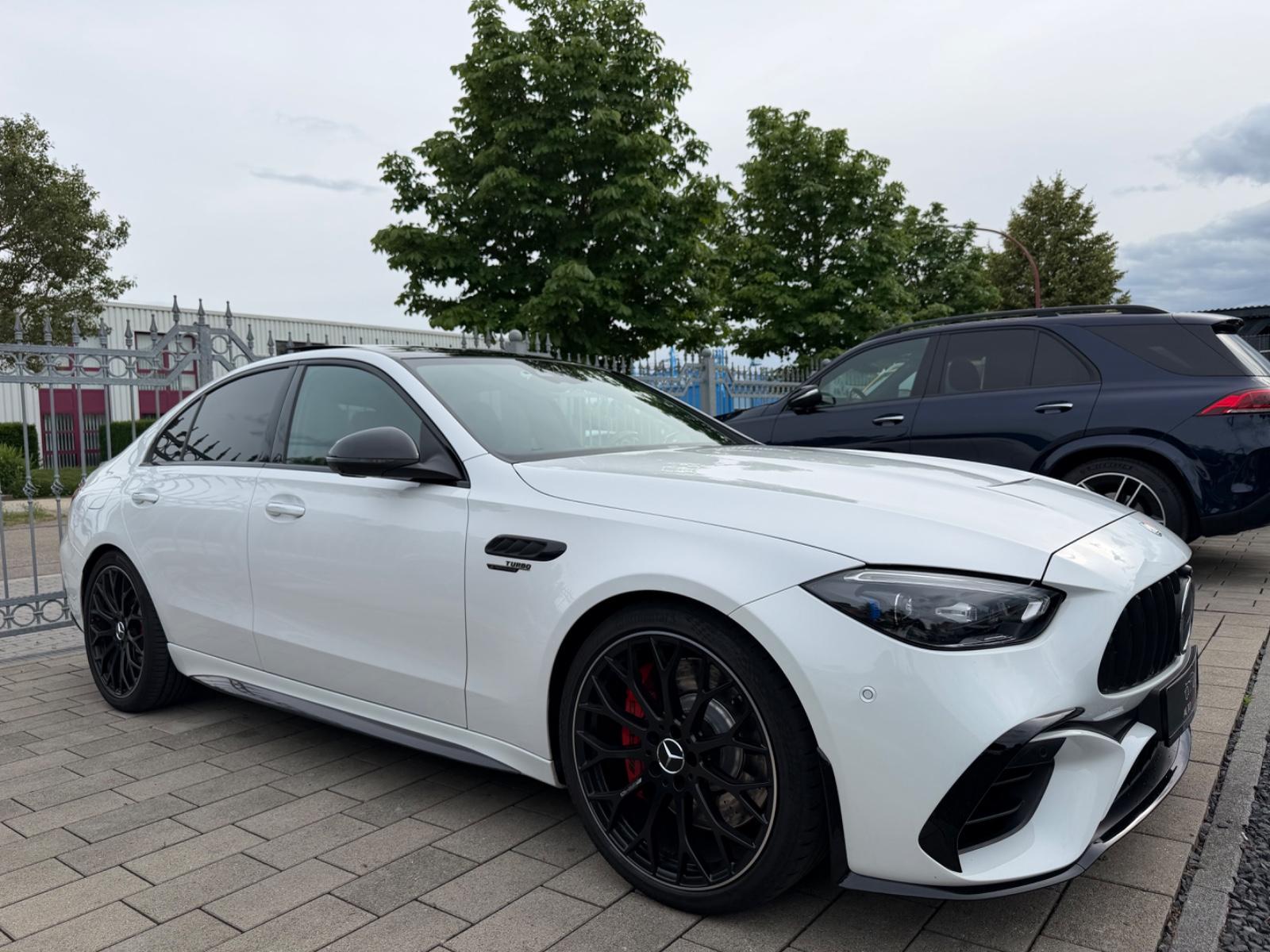 Mercedes-Benz C 63 AMG S E Perf*AERO*CARBON*PANO*HUD*BURMESTER