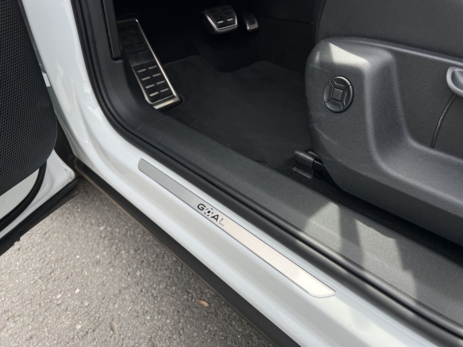 Tiguan Goal 2.0 TDI DSG AHK*Navi*ACC*LED*CarPlay
