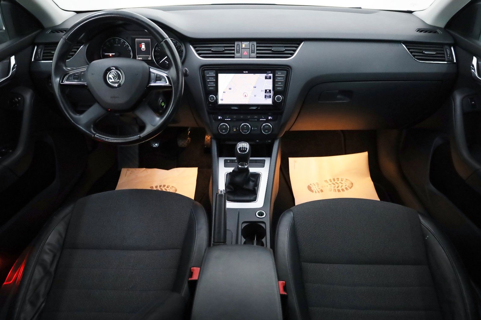 Fahrzeugabbildung SKODA Octavia Combi Elegance,T.Leder,Navi,Xenon,Alu+WR