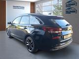 Hyundai i30 cw Advantage Modelljahr 25 6-MT 100PS - Neuwagen mit Benzin-Antrieb: Kombi, 1.6