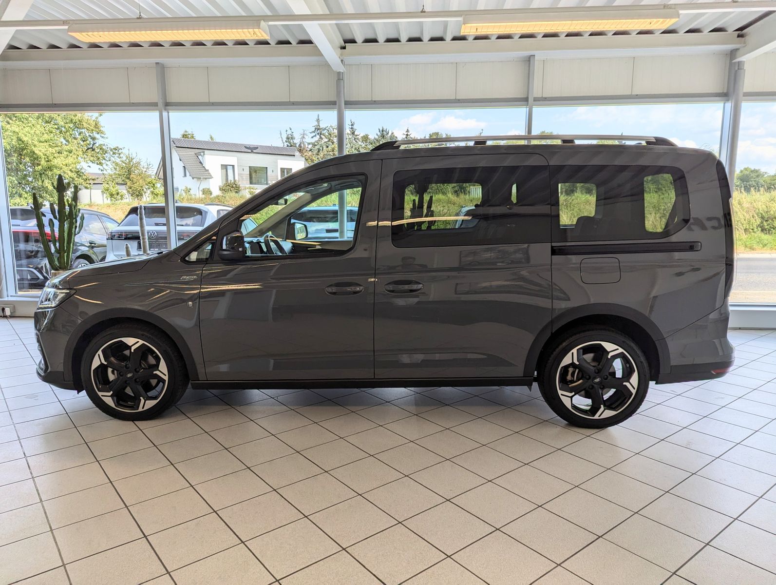 FORD Grand Tourneo L2 Active 7-Sitz Bi-LED Pano AHK - Image 4