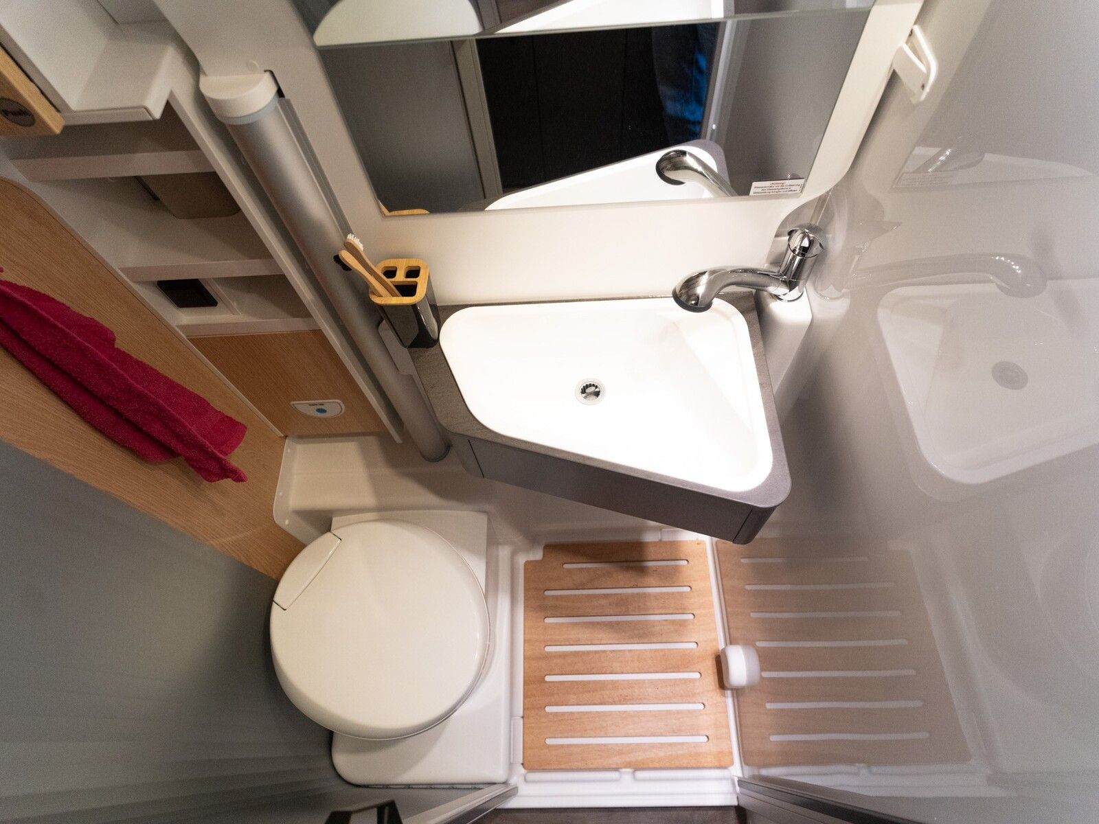 Fahrzeugabbildung Sunlight Cliff X 600 RT Schwenkbad*Dieselheizung*Faltverd