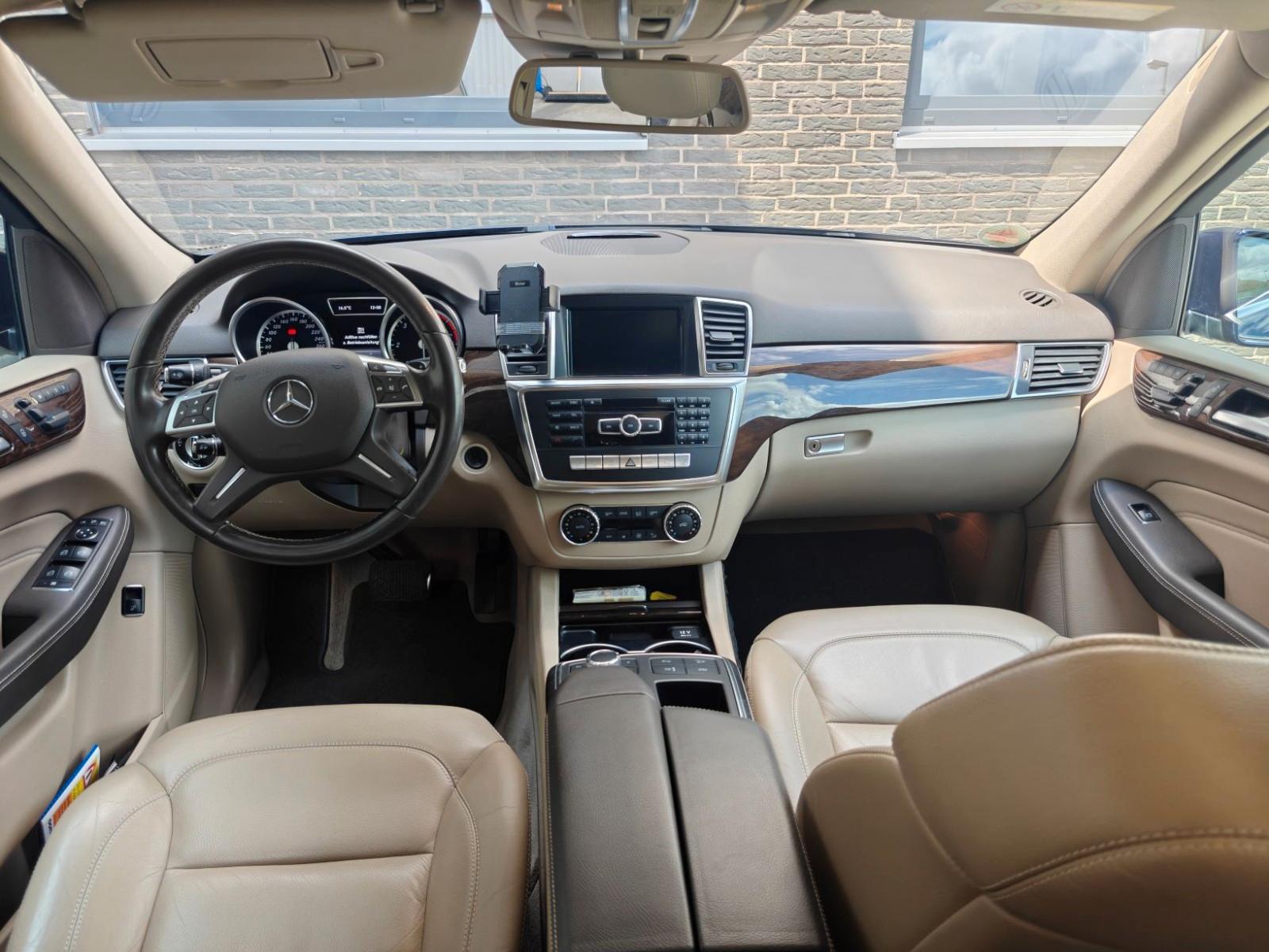 Mercedes-Benz ML350 BlueTEC 4MATIC-STH.-PANOR.D-AHK,VOLLEDER