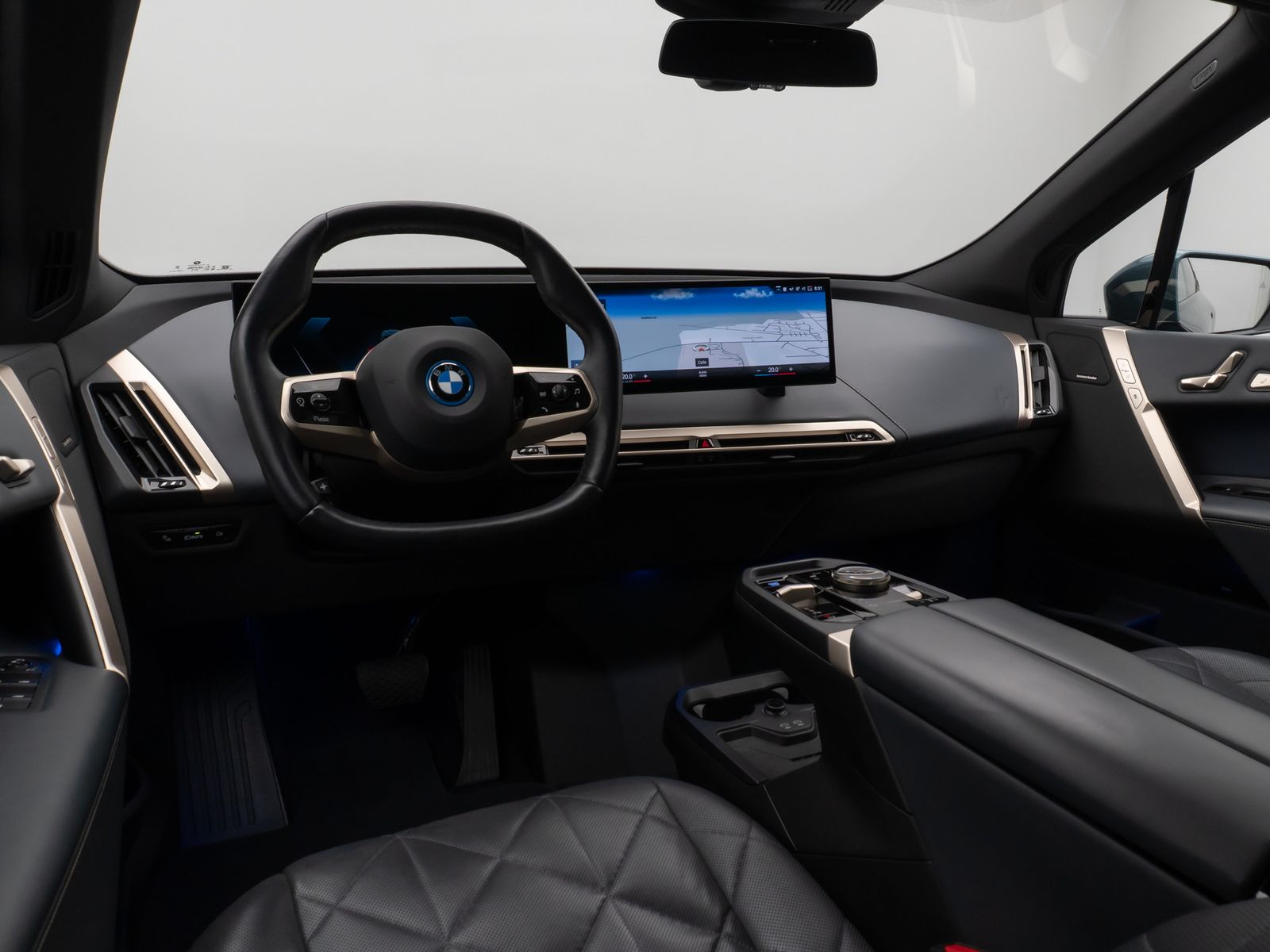 Fahrzeugabbildung BMW iX xD40 Sport Panorama 360° Laser DAB H/K 21Zoll