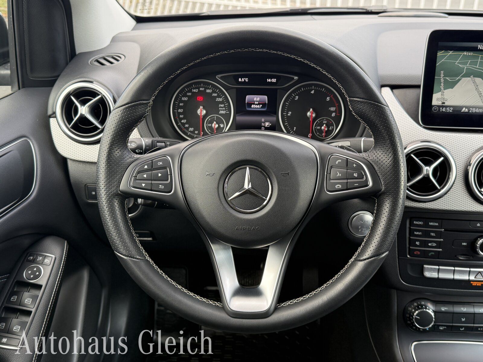 Fahrzeugabbildung Mercedes-Benz B 180 d Urban/Navi/KEYLESS-GO Start-Funktion/LED