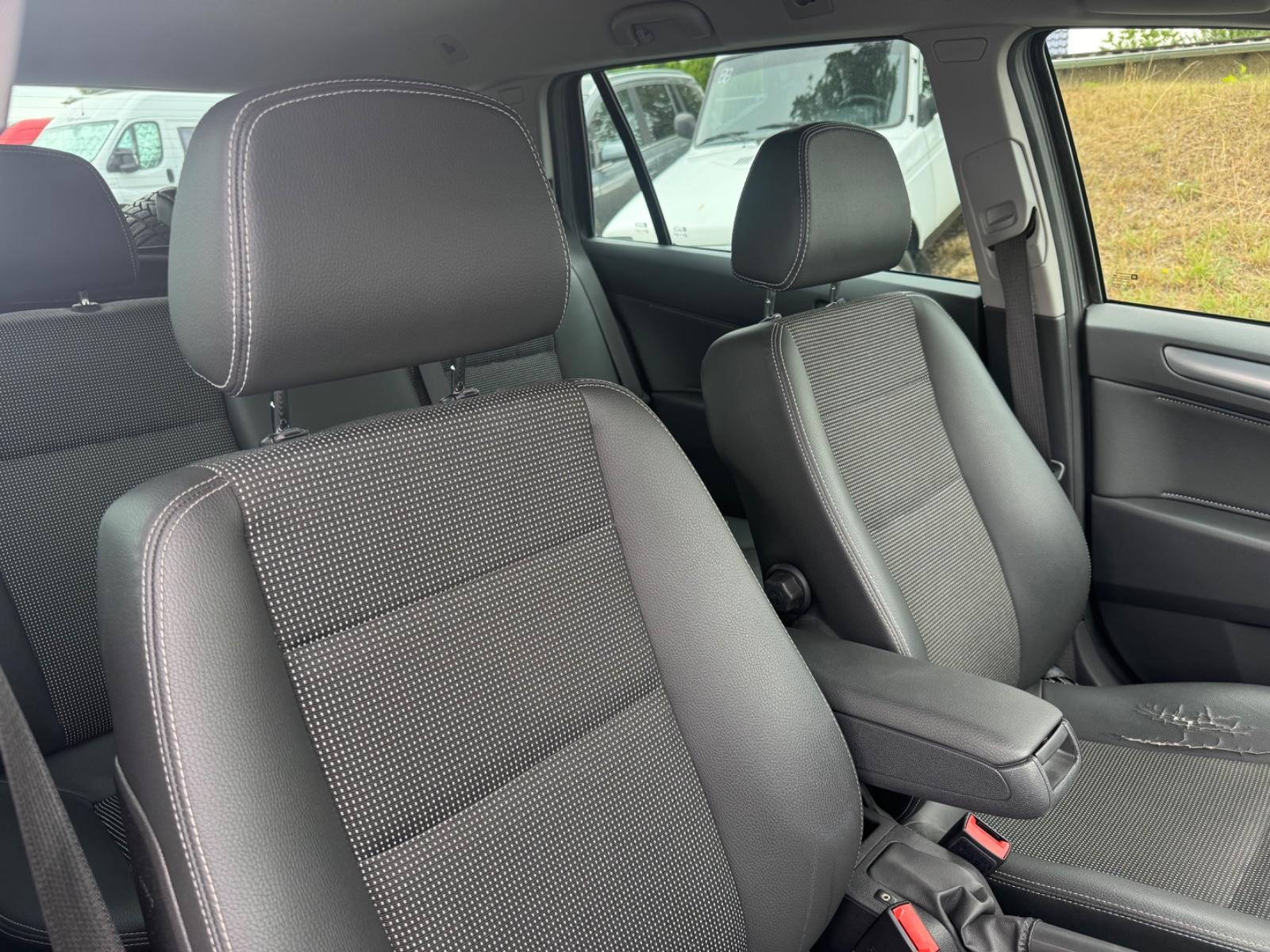 Opel Astra 2009 — photo 8